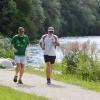 Ab Samstag ist die Strecke  für Läufer markiert. Auch unser Redakteur Oliver Reiser (rechts) hat mit Gerhard Biber, dem Vorsitzenden des TSV Zusmarshausen am Lauf teilgenommen.