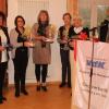 Angelika und Wolfgang Wähnert (rechts) bedankten sich bei (von links) Brigitte Schreiber, Rosi Kerschmeier, Marianne Schöner und Elke Adler für die Organisation der VDK-Weihnachtsfeier in Fuchstal. 	