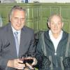 Bürgermeister Martin Echter überbrachte Anton Huber zum 85. Geburtstag die Glückwünsche der Gemeinde. 