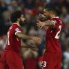 Liverpools Mohamed Salah (l) jubelt mit Teamkollege Emre Can über seinen Treffer zum zwischenzeitlichen 2:0.