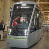 15 neue Straßenbahnen werden in Augsburg fahren – die erste wurde nun der Öffentlichkeit gezeigt.
