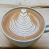 Schön cremig: Grundlage eines Cappuccino ist ein Espresso, der mit aufgeschäumter Milch verlängert wird.