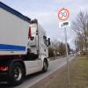 Lastwagenfahrer müssen in Bellenberg auf die Bremse drücken. 	