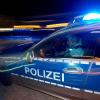 Unfall bei Waidhofen: Das Auto ist demoliert und die Polizei sucht den Fahrer. 