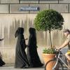 Das ist inzwischen ein gewohntes Bild in den Münchner Einkaufsstraßen: Schwarz verschleierte Frauen aus den Golfstaaten, die zum Einkaufen nach Bayern kommen. 