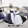 Die Tänzerinnen des Leipheimer Brauchtumsvereins traten beim Frühlingsfest in Riedheim auf.  