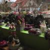 Bunte Basteleien, ein Blumenmeer, Luftballons und viel zu essen gab es beim Basar der Hilfe für Kinder aus Tschernobyl. Er fand im Freien auf der Terrasse der Familie Bentele in Aindling statt.  	
