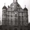 Das Memminger Rathaus im Jahr 1933 mit nationalsozialistischen Fahne.