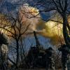 Ukrainische Soldaten feuern nahe Bachmut mit einer Panzerhaubitze auf russische Stellungen.