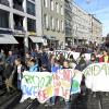 Am Freitag gingen wieder zahlreiche Klimaschützer auf die Straße. Sie feierten ein „trauriges“ Jubiläum, wie sie es ausdrückten: ein Jahr Fridays for Future in Augsburg. 