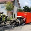 In Kellmünz ist ein E-Auto in Brand geraten. Für die Feuerwehr war der Einsatz eine besondere Herausforderung.