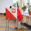 Rot und Weiß, die Farben Polens. Aber wofür sollen sie künftig stehen? Die Wählerinnen und Wähler haben eine schwere Entscheidung zu treffen.
