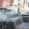 Bleibt auf dem Raiffeisenplatz: Der Felsenbrunnen von Georg Brenninger, der im Zuge der Neugestaltung an eine andere Stelle versetzt wird. 