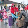 Viele Pakete konnte das Johanniter-Weihnachtstruckerteam am Fuchstaler Kindergarten einladen. 