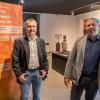 Johannes Mordstein (links) und Bernhard Hof freuen sich auf die Eröffnung der neuen Ausstellung in Buttenwiesen. Unser Bild zeigt sie im neu gestalteten Ausstellungsraum in der ehemaligen Synagoge. 