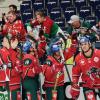 Jubel bei Spielern und Fans der Augsburger Panther nach dem 3:2-Erfolg in Liberec und dem Einzug ins Achtelfinale der Champions Hockey League. Allein 750 AEV-Anhänger machten sich per Sonderzug auf nach Tschechien. 	 