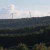 Die Sicherstellung der Energieversorgung ist für die IHK Weilheim-Schongau eine besondere Herausforderung. Auch im Oberland wird dabei möglicherweise der Windkraft eine wachsende Bedeutung zukommen. Das Bild zeigt die Windräder im Fuchstal.