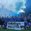 Die Fußballerinnen des FSV Reimlingen feiern den Meistertitel und den Aufstieg in die Bezirksliga.
