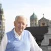 Helmut Hartmann ist 2003 für seine Verdienste mit dem Augsburger Friedenspreis ausgezeichnet worden. Heute wird er 90 Jahre alt.  	