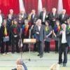 Die Chorgemeinschaft Rehling beim Jubiläumskonzert: vorne Vorsitzender Helmut Krämlin, links neben ihm der langjährige Dirigent Herbert Deininger. 