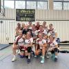 Nach einem Sieg gegen den Tabellenführer lässt es sich leicht strahlen: Die Handball-Damen des TSV Landsberg freuen sich über den Erfolg.