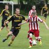 Der FC Stoffen (schwarz-gelb) feierte beim 4:1 über Rottenbuch seinen ersten Saisonsieg. 
