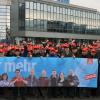 Mehr als 300 Mitarbeiter beteiligten sich an einer Protestaktion der IG Metall bei der Firma Wanzl in Leipheim.