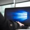 Ein Upgrad auf Windows 10 kostet nichts. Wer bei Windows 7 bleibt, setzt sich einem unkalkulierbarem Sicherheitsrisiko aus, warnen die Experten.