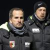 Manuel Baum (links) leitet mit Co-Trainer Alexander Frankenberger erstmalig das Training des FC Augsburg.