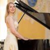 Die Pianistin Lydia Maria Bader gibt am 1. April ein Konzert im Aichacher Pfarrzentrum. 	