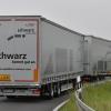 Weil nun zwei Lang-Lkw drei herkömmliche Lastwagen ersetzen könnten, werde auch bis zu 25 Prozent Co2 eingespart, sagte Dobrindt. Minister.