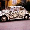 1971 hat Robert Brenner in mühsamer Kleinarbeit mit Zirkel und Schablone seinen VW Käfer bemalt. Mit seinem Freund Harald Gusewski ist er dann auf große Europareise gegangen.