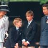 Prinz Harry, hier mit seiner Familie, soll schon mit elf Jahren bespitzelt worden sein.