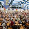 Auf dem Aichacher Volksfest sind auch 2022 wieder gute Stimmung, Leckeres zum Essen und Trinken, Musik und viel Abwechslung für Jung und Alt geboten.