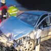 Schwer verletzt wurde die Fahrerin dieses Wagen bei einem Unfall auf der B300 nahe Kühbach.  