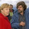 So war es Tradition: Die Kanzlerin, hier mit Reinhold Messner, beim Wandern.