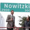 Stolz auf die in Dallas nach ihm benannte Straße: Dirk Nowitzki.