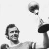 Viermal wurde Franz Beckenbauer zum "Fußballer des Jahres" gewählt. 1976 nimmt er den "Goldenen Ball" im Münchner Olympiastadion entgegen.