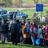 Flüchtlinge warten an der deutsch-österreichischen Grenze (Archivbild). 