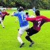 Vollen Einsatz zeigten Bobingen und Königsbrunn im Lokalderby gegeneinander. Diesmal haben die beiden Team unterschiedlich schwierige Gegner. Foto: Radloff 