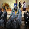 Die Ehrenwache in Regen (Niederbayern) in der Stadtpfarrkirche St. Michael bei der zentralen Trauerfeier für die drei vor einer Woche in Afghanistan gefallenen Soldaten.  