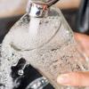 Künftig soll das Trinkwasser in Holzheim in allen Haushalten gleichmäßig aus dem Hahn sprudeln. 