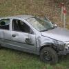 Mit leichten Verletzungen überstand eine betrunkene Autofahrerin einen Überschlag neben der B 25 bei Ebermergen.