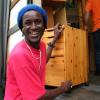 Der Asylbewerber Abdoulaye Diop hat gerne beim Verein HilfeConKret in Langweid mitgeholfen. Nun möchte der Verein ihm bei der Heimkehr in den Senegal unter die Arme greifen. 
