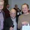 Thomas Graupner (von links) sowie Kreisobmann Martin Mayr gratulierten Martin Foto: Helmut Weinl