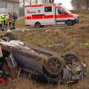 Mehrfach überschlagen hat sich ein mit drei Personen besetztes Auto zwischen Deisenhausen und Ingstetten. Alle drei Insassen wurden schwer verletzt.  	