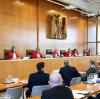 Der Zweite Senat des Bundesverfassungsgerichts eröffnet die mündliche Verhandlung über staatliche Fördergelder für die Desiderius-Erasmus-Stiftung.