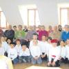 Adelzhausener Grundschüler singen und tanzen vor Senioren