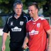 Gut lachen hat Tobias Jorsch (rechts) nach dem Saisonauftakt in der Fußball-Bayernliga Süd. Sein Trainer beim TSV Rain, Herbert Zanker, wirkt ebenfalls zufrieden. Wohl zu Recht: Rain ist Tabellenführer. 
