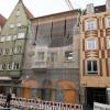 Aktuell sehen Passanten gut auf das Brandhaus in der Karolinenstraße. 2024 beginnt der Wiederaufbau.